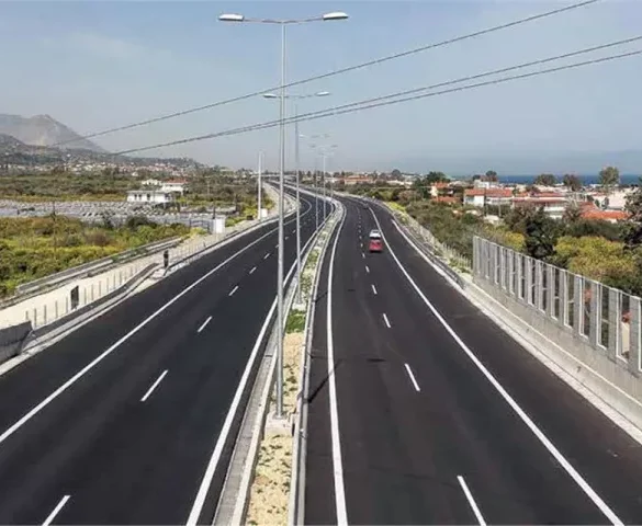 Τον Ιούλιο παραδίδεται το πρώτο και μεγαλύτερο τμήμα της Πατρών – Πύργου και τον Νοέμβριο το δεύτερο