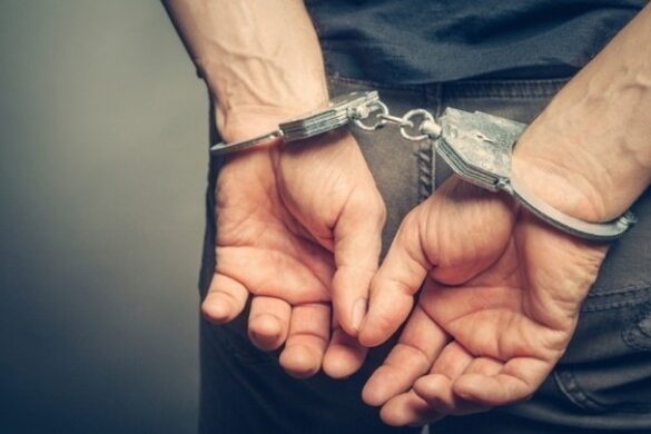 Σύλληψη 30χρονου για συμμετοχή σε διεθνές κύκλωμα διακίνησης κοκαΐνης – Κατασχέθηκαν 53,7 κιλά στον Πειραιά