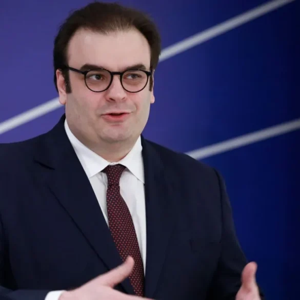 Κ. Πιερρακάκης: Έχουμε την ταχύτερη αποκλιμάκωση χρέους παγκοσμίως
