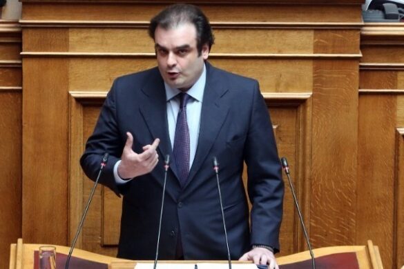 Κυριάκος Πιερρακάκης: πλαίσιο για να χτυπηθεί ο παράνομος τζόγος, αυστηρότερες διατάξεις και ποινές για τα ίντερνετ καφέ