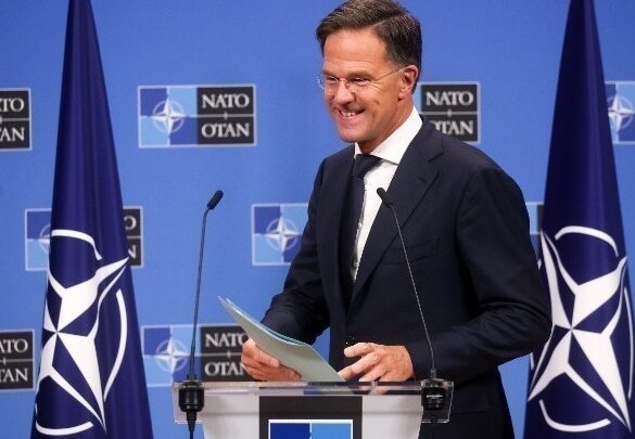 Μαρκ Ρούτε για χειρισμούς Ντ. Τραμπ στον πόλεμο Ισραήλ/Ιράν: Σαν τον «μπαμπά» που χωρίζει παιδιά που τσακώνονται σε προαύλιο σχολείου