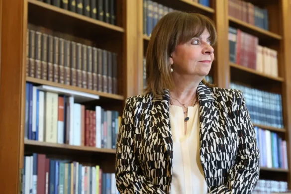 Σακελλαροπούλου σε Τασούλα – Αναλαμβάνετε σε μια εποχή αλλεπάλληλων κρίσεων