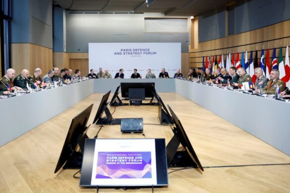Σύνοδος Στρατηγών στο Παρίσι: Οι προϋποθέσεις για συμμετοχή της Ελλάδας σε ειρηνευτική δύναμη στην Ουκρανία