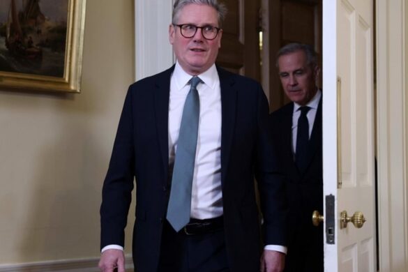 Στάρμερ : Ο Φάρατζ θα ρίξει στα βράχια την οικονομία, αν το κόμμα του αναλάβει ποτέ την εξουσία