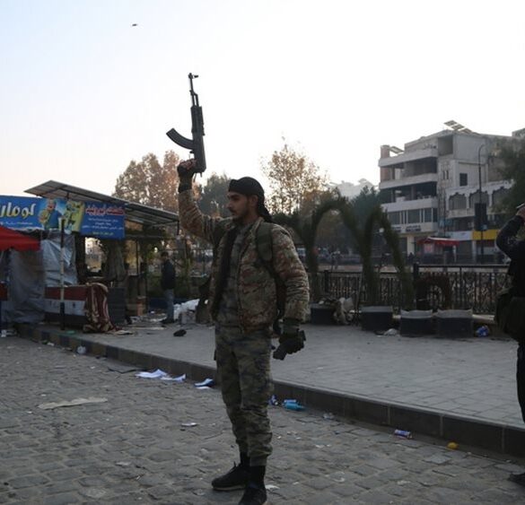 Συρία: Σιίτης θρησκευτικός αξιωματούχος σκοτώθηκε από ενόπλους κοντά στη Χομς – Στους δρόμους κάτοικοι του Μαζράα