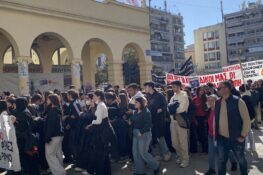 Πατρα :Πλήθος κοσμου τίμησε τα 57 θύμστα των Τεμπών