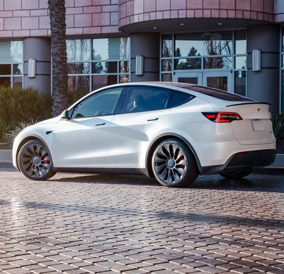 Έλον Μασκ – Τον Ιούνιο το πρώτο Model Y της Tesla χωρίς οδηγό