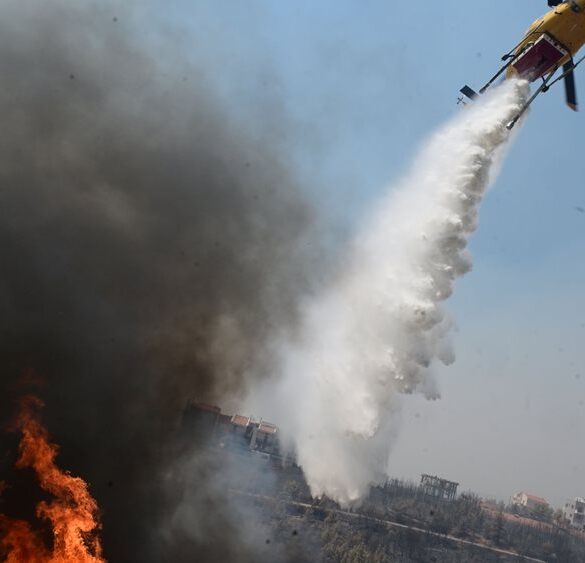 Θεσσαλονίκη: Φωτιά σε ξερά χόρτα στην περιοχή Παραλία Επανομής