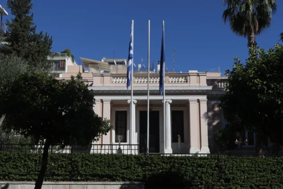 Κυβερνητικές πηγές για Τσίπρα: Μοναδική του «πυξίδα» αυτή που παραλίγο να ρίξει τη χώρα στα βράχια