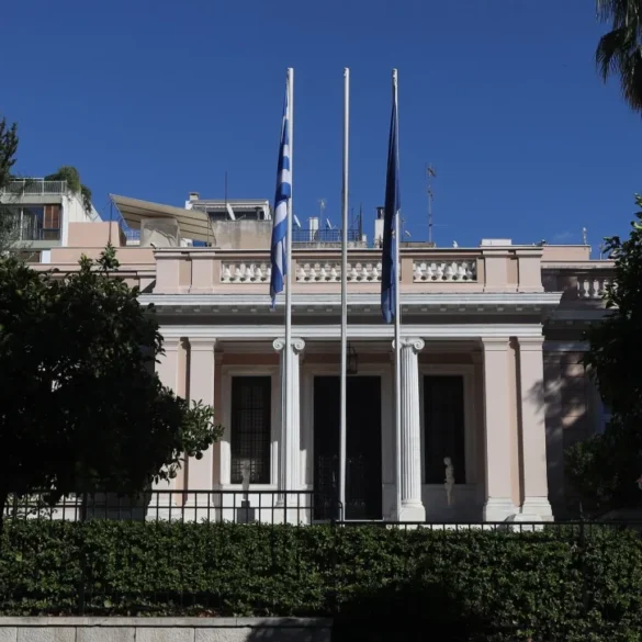 Κυβερνητικές πηγές για Τσίπρα: Μοναδική του «πυξίδα» αυτή που παραλίγο να ρίξει τη χώρα στα βράχια