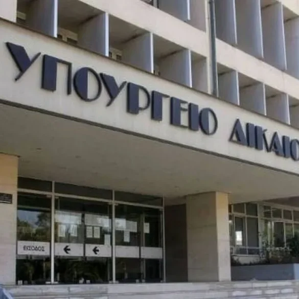 Γ. Φλωρίδης – Έθεσε σε αναστολή καθηκόντων ιατροδικαστή μετά από καταγγελίες για «φακελάκι» 10.000€