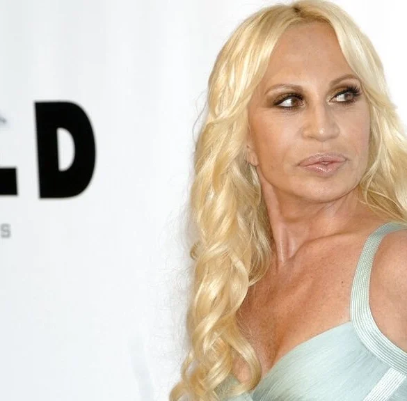 Τέλος εποχής για τη Versace – Αποχωρεί μετά από 28 χρόνια η Ντονατέλα