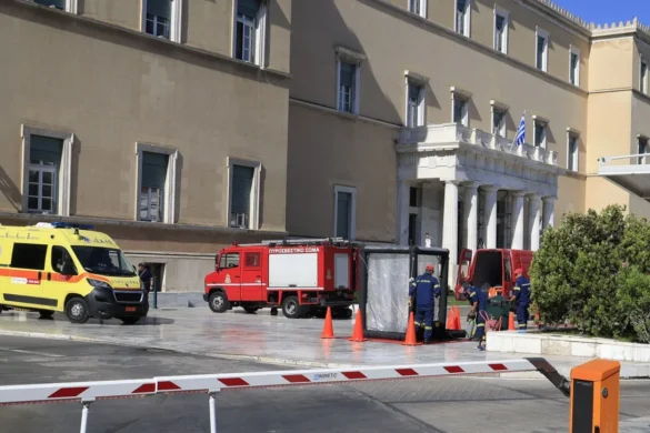 Ύποπτος φάκελος έξω από τη Βουλή – Παραλήπτης ο Κ. Μητσοτάκης, από Ρωσία ο αποστολέας