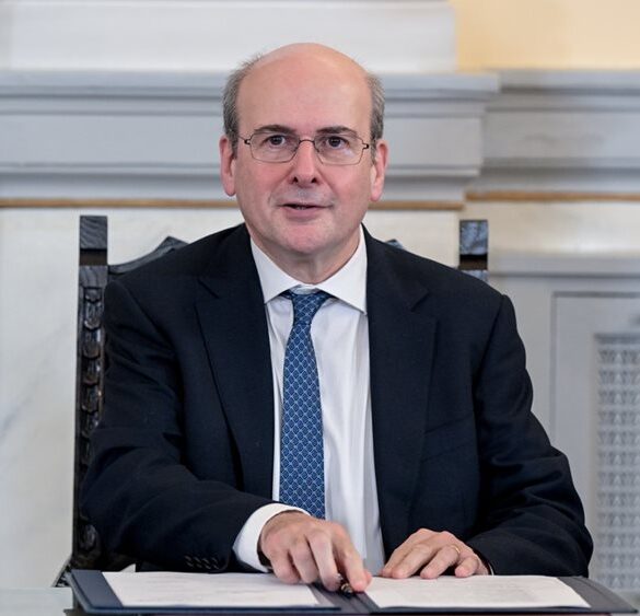 Κ. Χατζηδάκης: Η Δημοκρατία κινδυνεύει κι από εκείνους που την ευτελίζουν