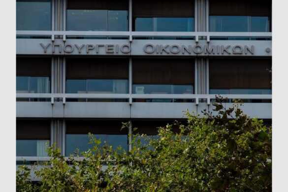 Τι λέει το ΥΠΟΙΚ για το μπλακ άουτ στο Χρηματιστήριο