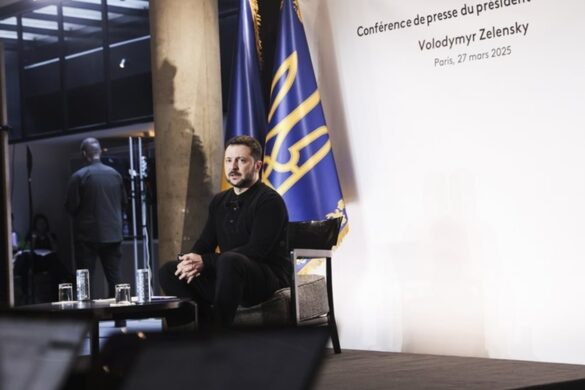 Ζελένσκι από Παρίσι : Οι ΗΠΑ αλλάζουν συνεχώς τους όρους της συμφωνίας για τα ορυκτά.