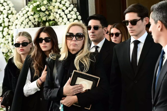 Συγκλόνισε ο γιος του Αντώνη Λυμπέρη στον επικήδειο