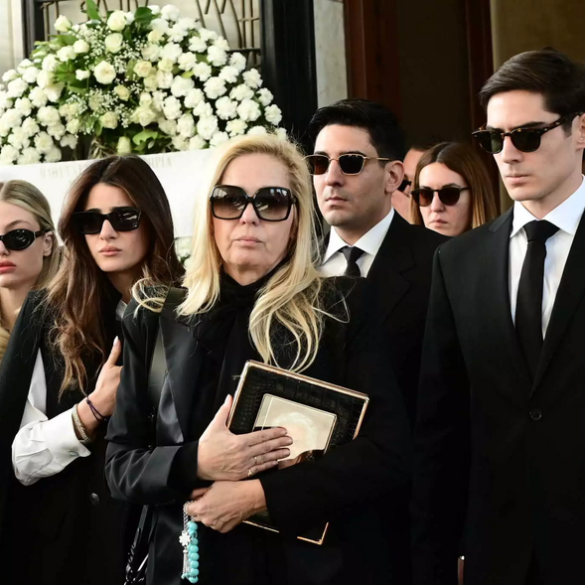 Συγκλόνισε ο γιος του Αντώνη Λυμπέρη στον επικήδειο