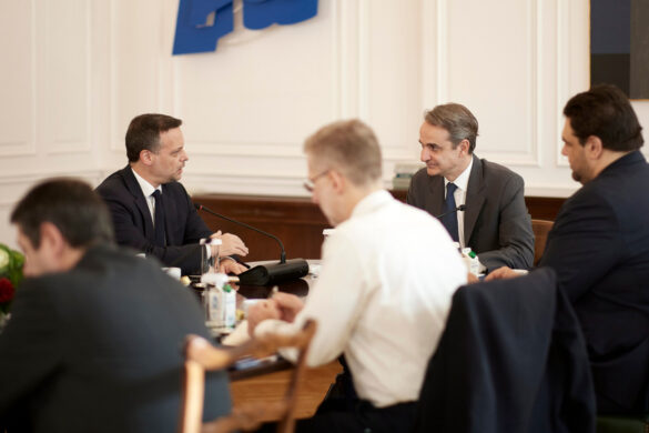 Συνάντηση Μητσοτάκη -Δούκα: Ο διάλογός τους στο Μέγαρο Μαξίμου