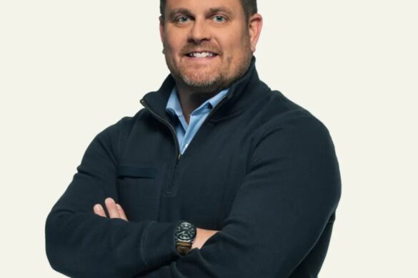 UnitedHealthcare: Νέες φωτογραφίες του δολοφόνου του CEO Brian Thompson – Τα μηνύματα στις τρεις σφαίρες