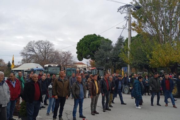 Αγρότες: Δυναμικό συλλαλητήριο με τρακτέρ στην Αγιά Λάρισας- Δείτε φωτογραφίες και βίντεο
