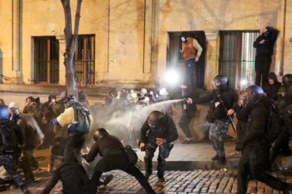 Γεωργία: Επεισόδια στην Τυφλίδα μετά την απόφαση για αναστολή της διαδικασίας ένταξης στην Ε.Ε.