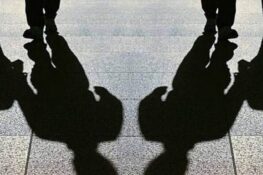 Άγριος ξυλοδαρμός 16χρονου από συνομήλικό του σε πανηγύρι στα Τρίκαλα