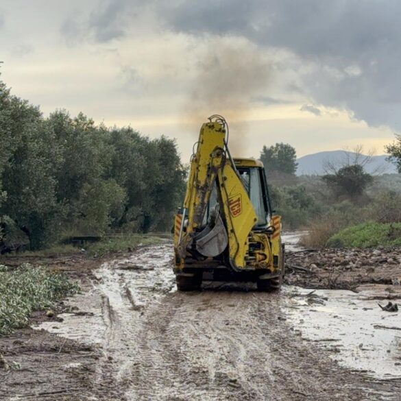 Αγρίνιο: Ξεκινά η καταγραφή των ζημιών από την κακοκαιρία – Συνεχίζεται ο καθαρισμός των δρόμων (Φωτογραφία)
