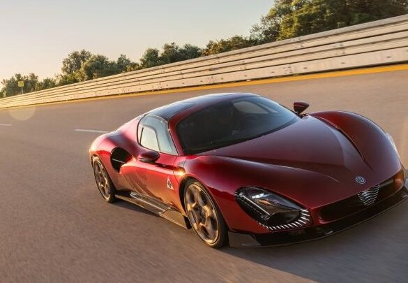 H Alfa Romeo 33 Stradale δοκιμάζεται στη θρυλική πίστα του Nardo