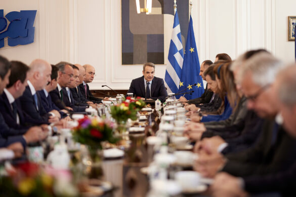 Τρία σενάρια για τον ανασχηματισμό