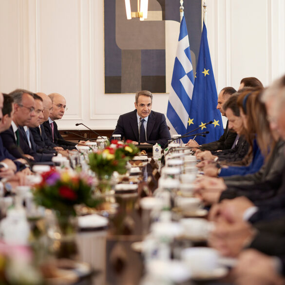 Τρία σενάρια για τον ανασχηματισμό