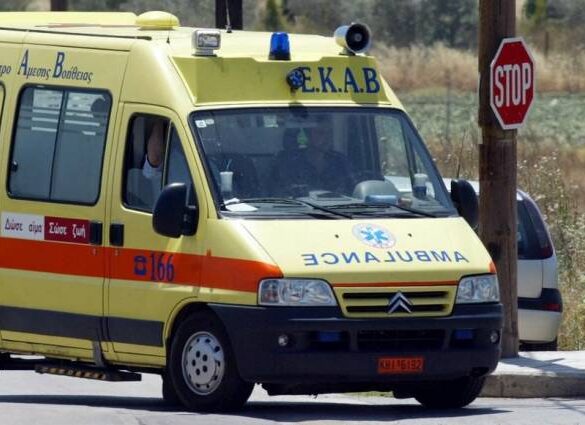 Χαμός στην Περιμετρική Πατρών – “Φούντωσε” ασθενοφόρο