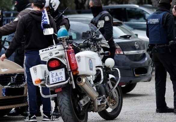 Απολογείται σήμερα ο αστυνομικός της Βουλής – Κατηγορείται για σωρεία σοκαριστικών αδικημάτων σε βάρος των παιδιών του