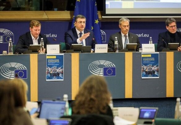 Απόστολος Τζιτζικώστας: Στήριξη στην Ανταγωνιστικότητα της Ευρωπαϊκής Αυτοκινητοβιομηχανίας και Προκλήσεις για το Μέλλον