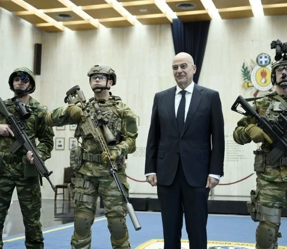 Δένδιας : Νέα στολή για τον Έλληνα στρατιώτη.