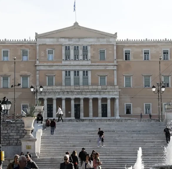 οι Έλληνες είναι συγκρατημένοι στις αγορές τους.