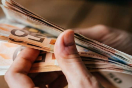 “Κόφτης” στα επιδόματα: Θα ελέγχονται και στοιχεία του Ε9
