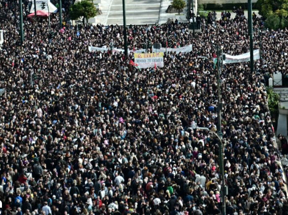 Τα ογκώδη συλλαλητήρια για τα Τέμπη κινητοποιούν τα προοδευτικά κόμματα 