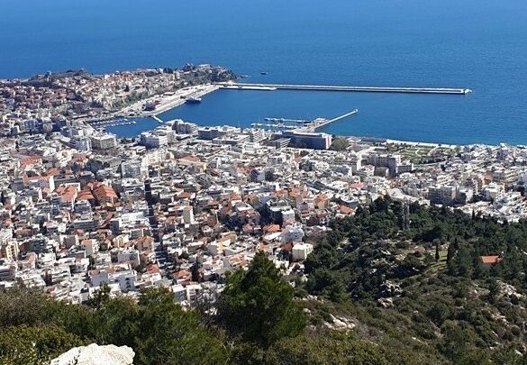 Καβάλα: Οι νέοι διατηρούν ζωντανά έθιμα της Πρωτοχρονιάς που έφεραν μαζί τους οι πρόσφυγες