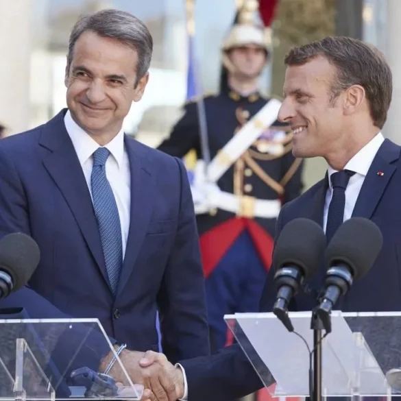 Κοινή «γραμμή» Μητσοτάκη – Μακρόν για την αύξηση δαπανών στην άμυνα.