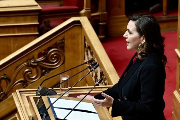 Νομοσχέδιο Τουρισμού στη Βουλή: Βιώσιμη Ανάπτυξη, Βραχυχρόνιες Μισθώσεις & Τουριστικές Υποδομές
