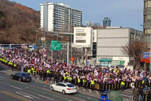 Νότια Κορέα: Απέτυχε η προσπάθεια σύλληψης του προέδρου Γιουν – Ένταση μέσα και έξω από την κατοικία του