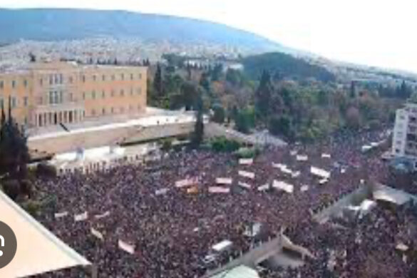 O λαός απάντησε στην προσβολή της μνήμης των θυμάτων των Τεμπών