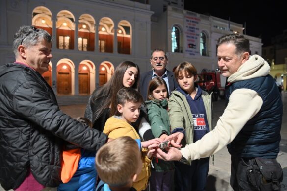 Πάτρα: Άναψε ο Χριστουγεννιάτικος διάκοσμος