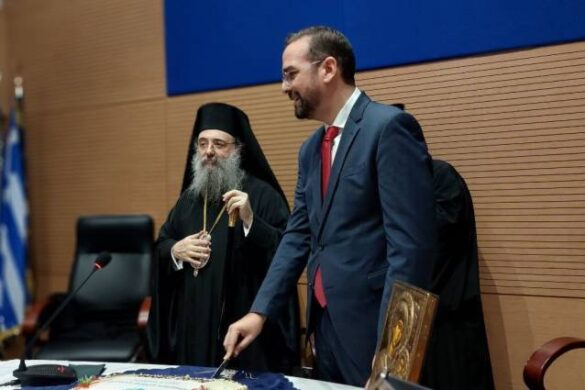 Κοπή πίτας και ανταλλαγή ευχών για το νέο έτος την Πρωτοχρονιά στην Περιφέρεια