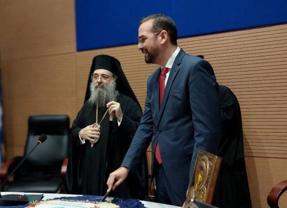 Κοπή πίτας και ανταλλαγή ευχών για το νέο έτος την Πρωτοχρονιά στην Περιφέρεια