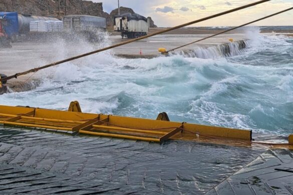Δεμένα τα πλοία σε πολλά λιμάνια, λόγω θυελλωδών ανέμων