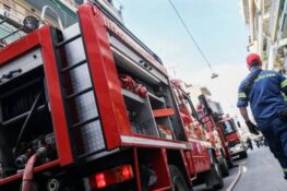 Μεγάλη φωτιά σε οινοποιείο στο Μαρκόπουλο – Στη “μάχη” πάνω από 30 πυροσβέστες