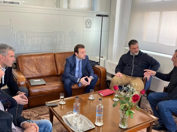 Πάτρα : Συνάντηση Σπύρου Σκιαδαρέση με τον δήμαρχο Κώστα Πελετίδη.