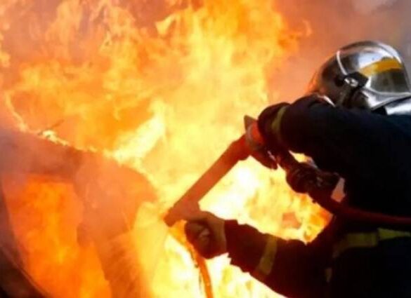 Πάτρα: Tρία οχήματα στις φλόγες τα ξημερώματα – Επίθεση με εύφλεκτο υγρό